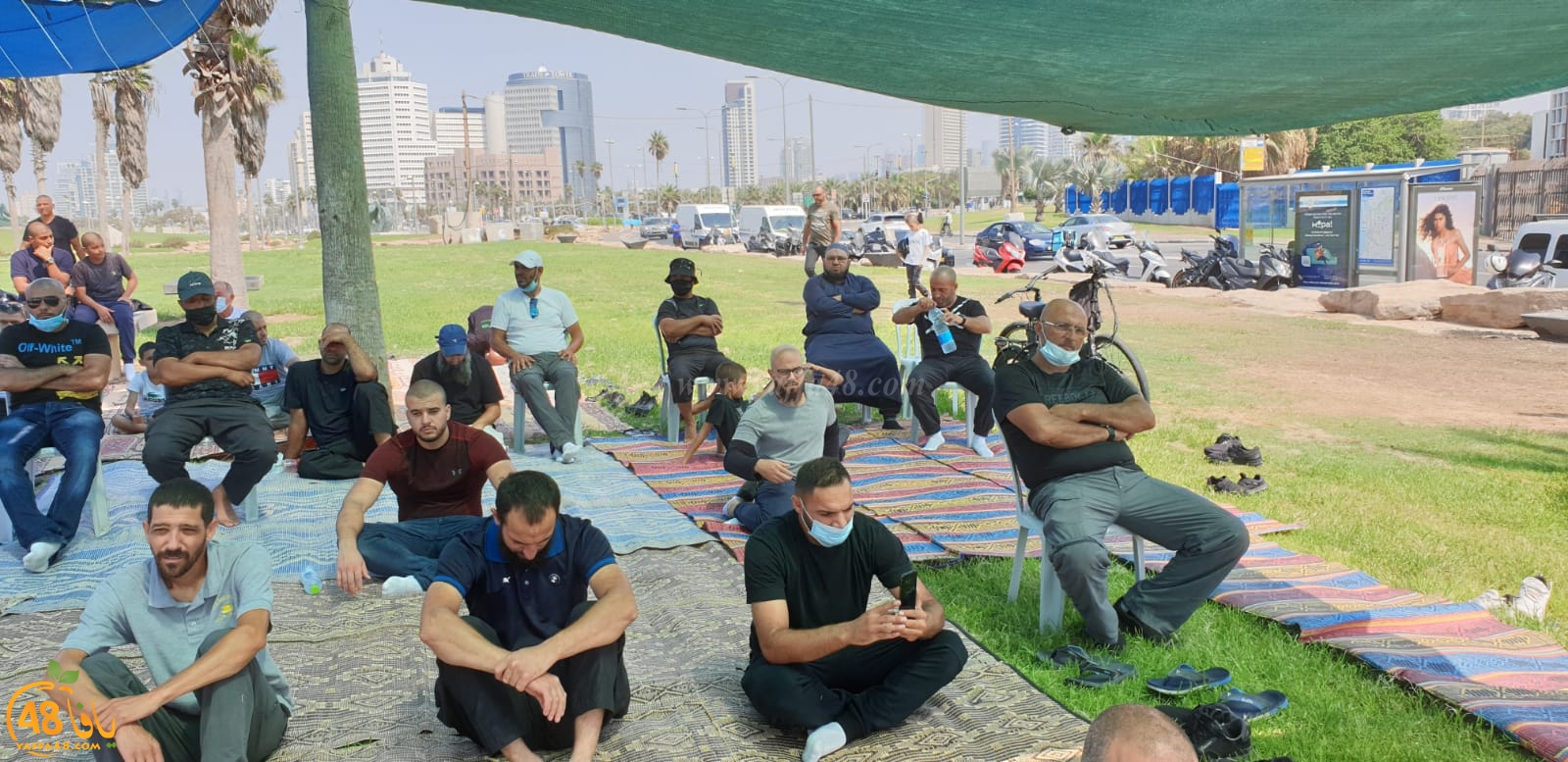 فيديو: صلاة الجمعة من أمام مقبرة الاسعاف الاسلامية للشيخ عصام سطل 